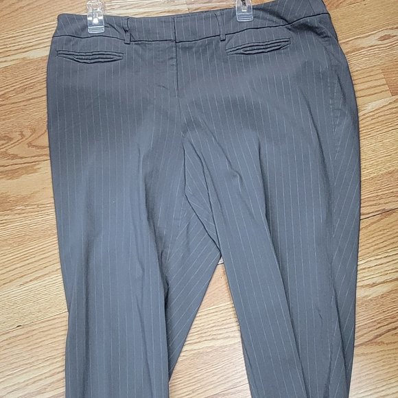 LANE BRYANT PINSTRIPE CAPRI - Picture 1 of 2